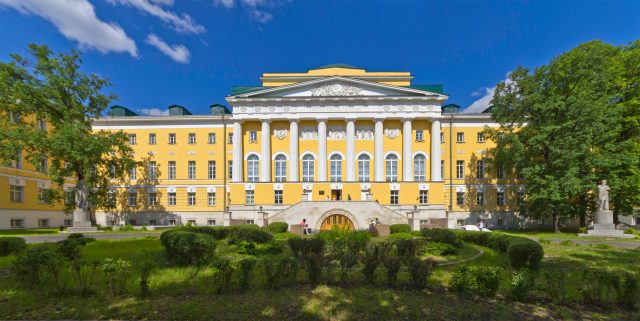 Казаковский корпус МГУ